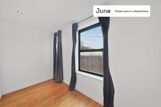 Foto del edificio - Room in Shared 3 bed/1 bath home