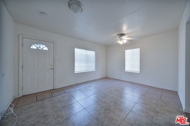Building Photo - 642 W 109th Pl