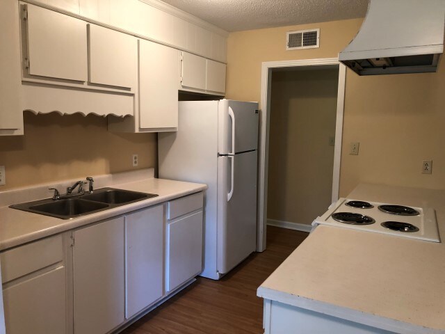 Building Photo - 100 Cord Dr