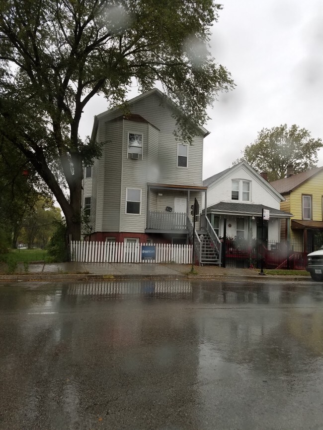 Front - 8854 S Buffalo Ave