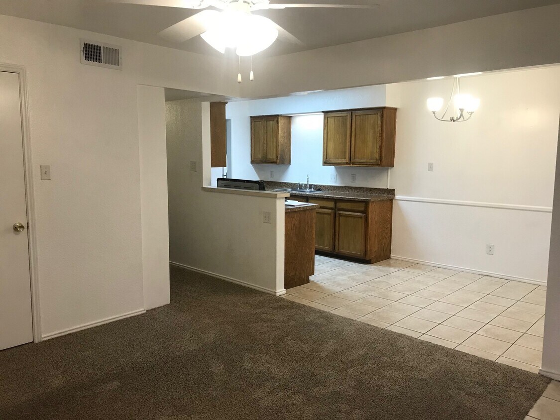 Foto principal - 3215 Fallmeadow St