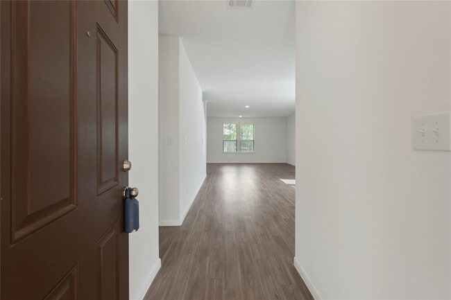Building Photo - 229 Seven Pnes Dr