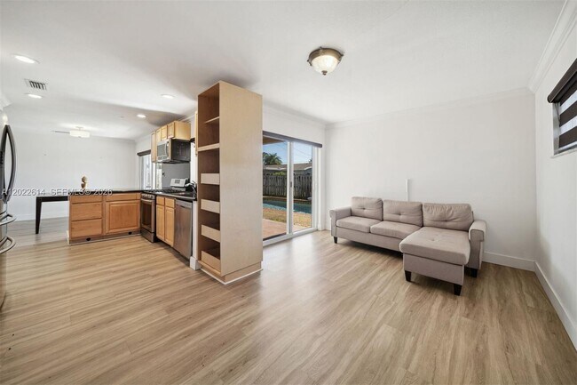 Foto del edificio - 9650 NW 24th St