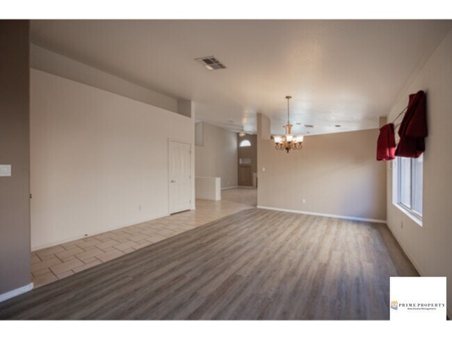 Building Photo - Prepare to be Amazed by this Stunning 4/2 ...