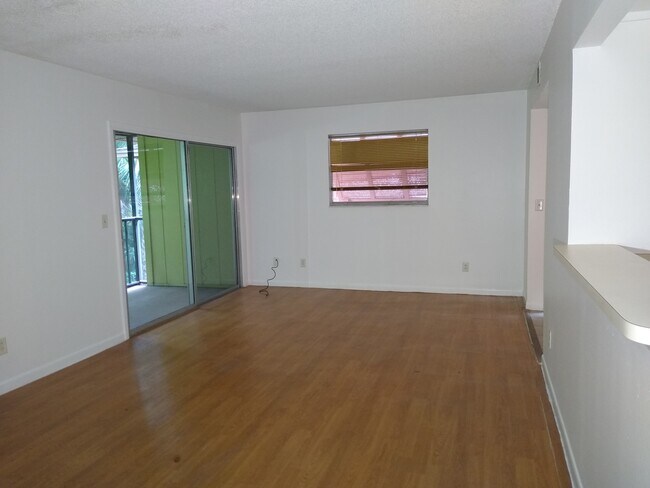 Foto del edificio - Wax Myrtle Woods