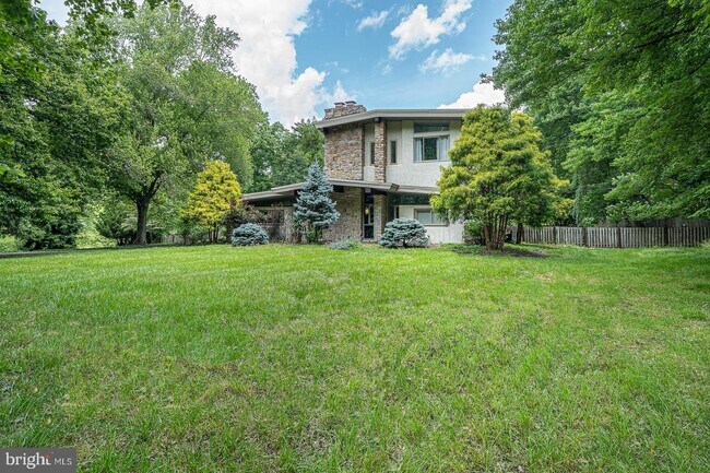 Foto del edificio - 8801 Hawthorne Ln