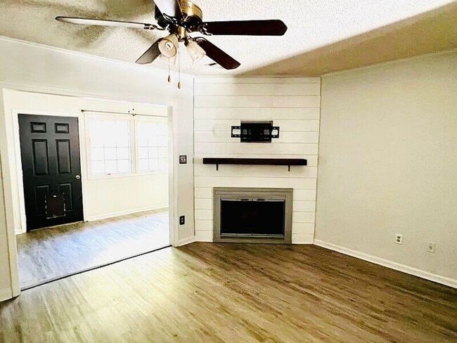 Foto del edificio - 1312 Applegate Dr