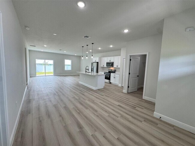 Building Photo - 656 Marion Oaks Manor
