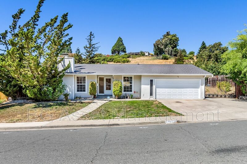 Primary Photo - 2671 Simas Ave