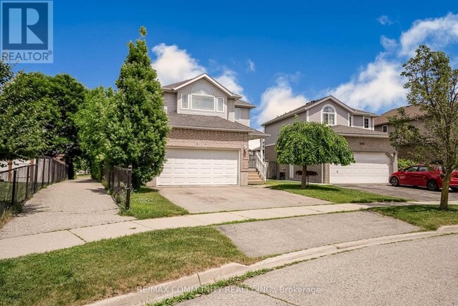 Building Photo - 650 Spinnaker Crescent