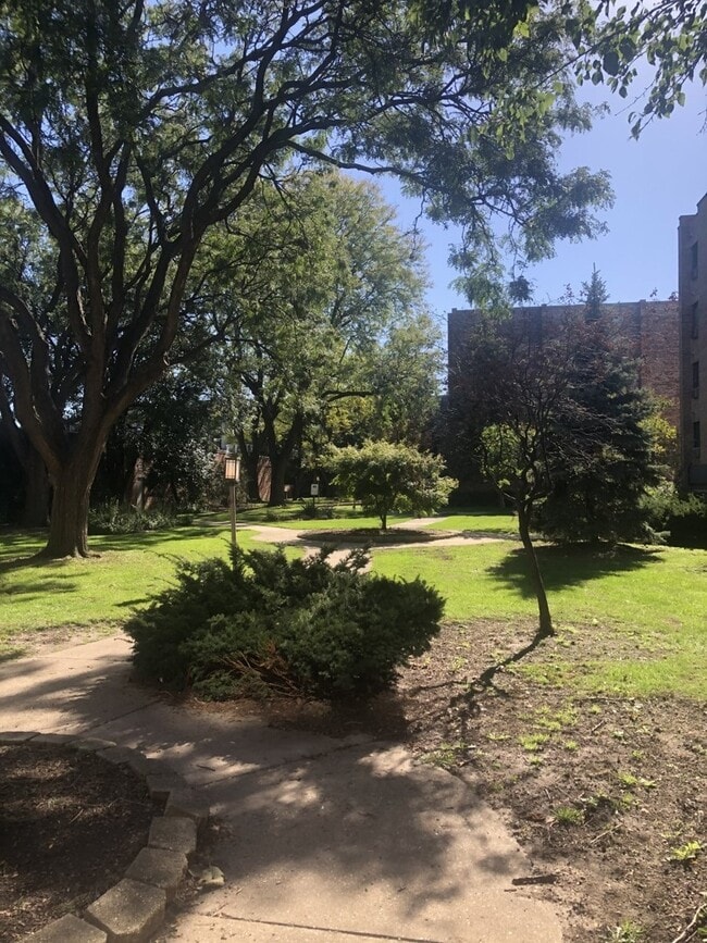 Foto del edificio - 5358 N Cumberland Ave