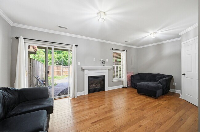 Building Photo - 25203 Dunvegan Square