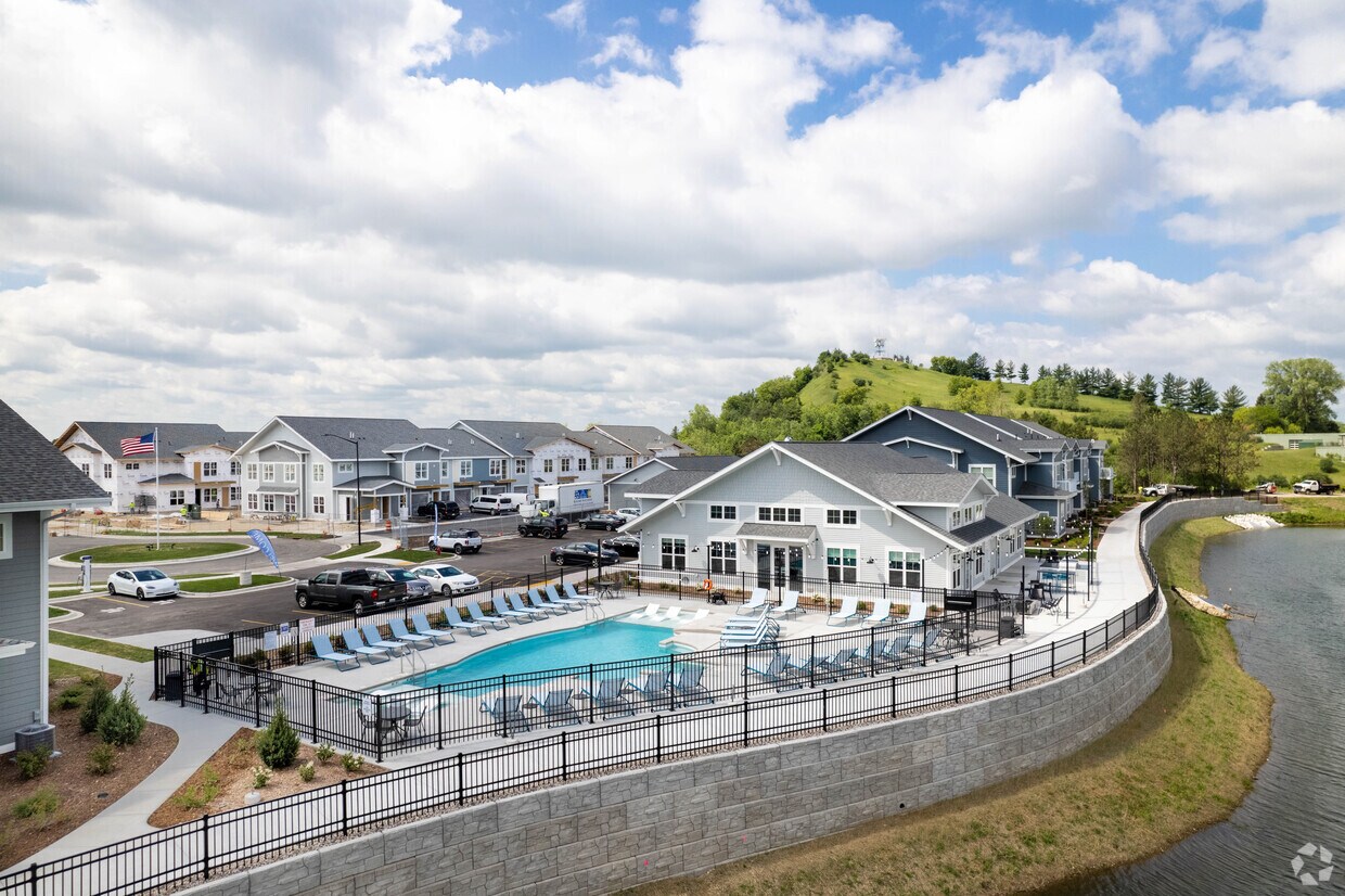 The Locklyn Apartments Apartments in Oconomowoc, WI