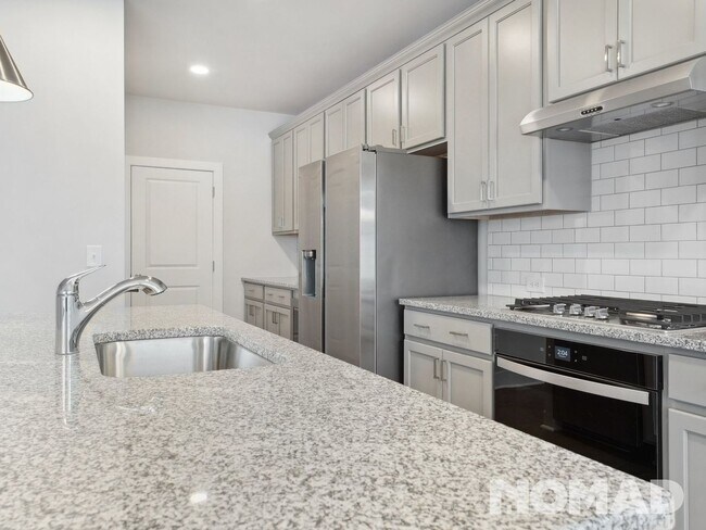 Foto del edificio - New construction 4 Bedroom Townhome in Cum...