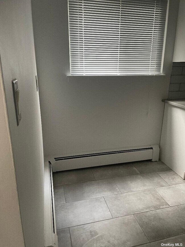 Building Photo - 37-20 Brookside St