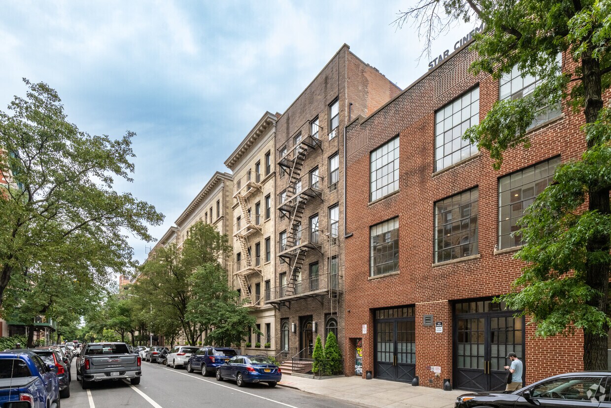 Primary Photo - 221 W 21st St