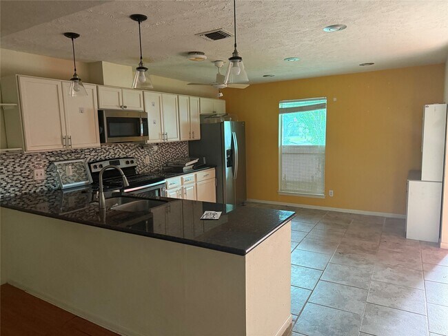 Foto del edificio - 7107 Briarfield Dr