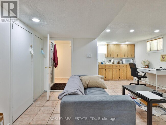 Photo du bâtiment - 283 Davisville Ave