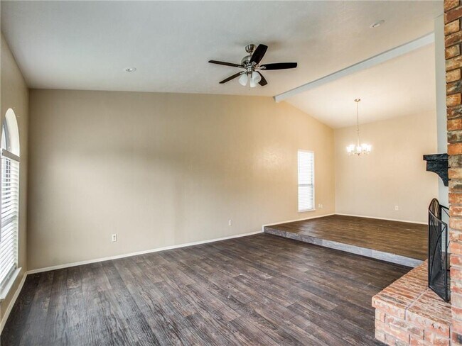Building Photo - 960 Longhorn Dr