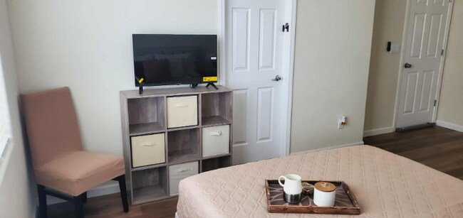 Foto del edificio - 4503 Sweet Water St