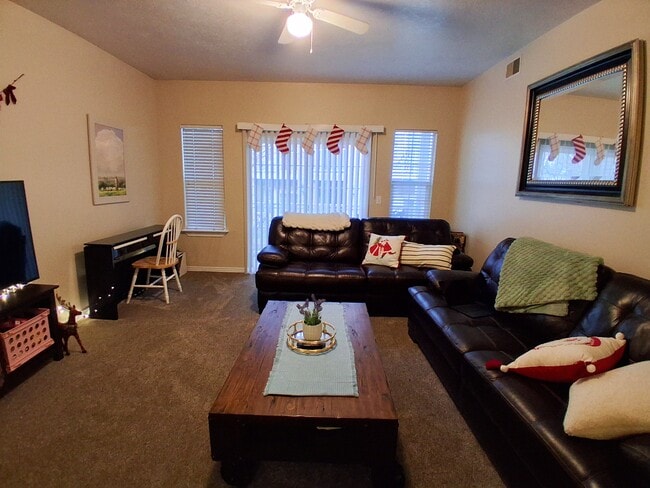 Foto del edificio - 504 N Seven Peaks Blvd