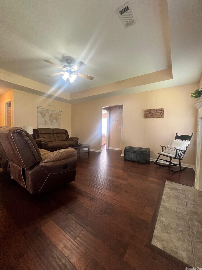 Building Photo - 313 Lamplighter Dr