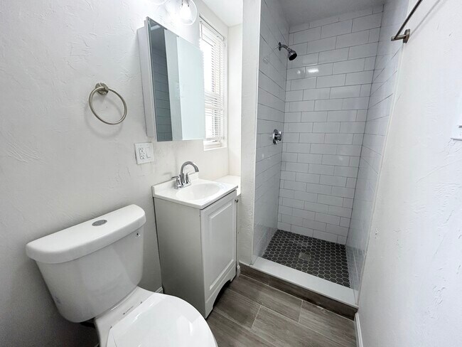 Foto del edificio - 153 E Cottage St