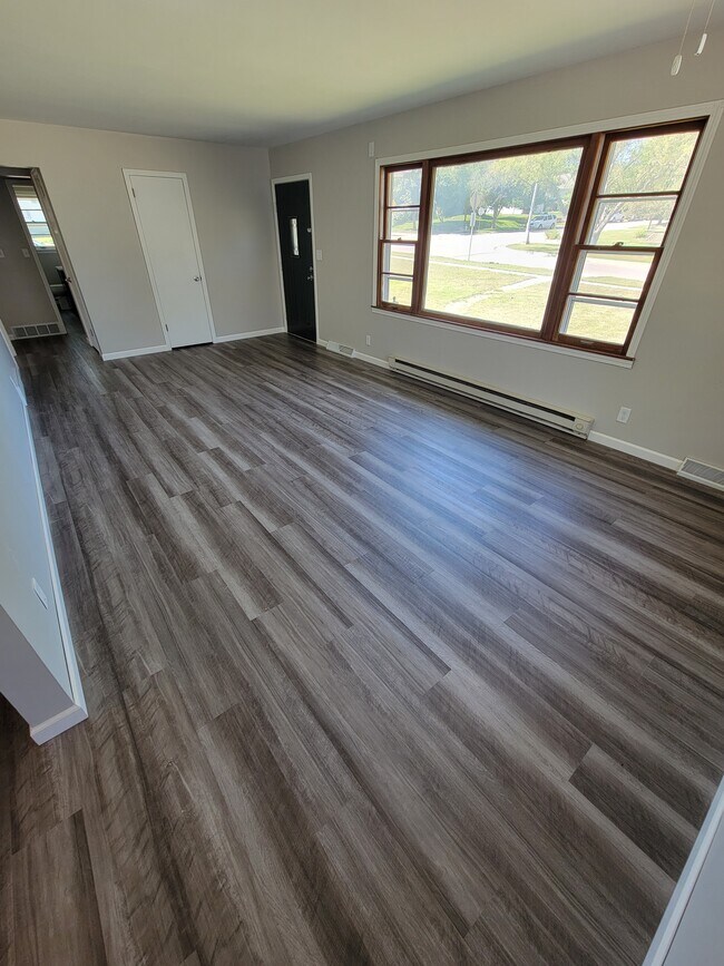 Building Photo - 322 W Seerley Blvd