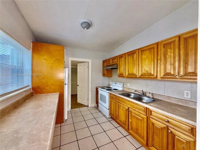 Foto del edificio - 824 NW 4th Ave