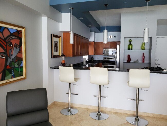 Foto del edificio - 6917 Collins Ave