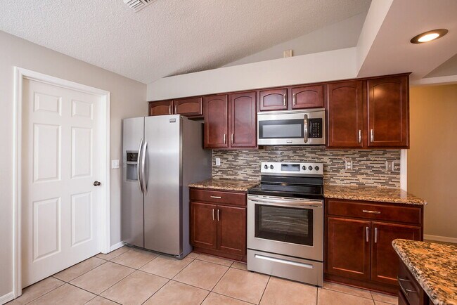 Foto del edificio - 80 Lake Daisy Blvd