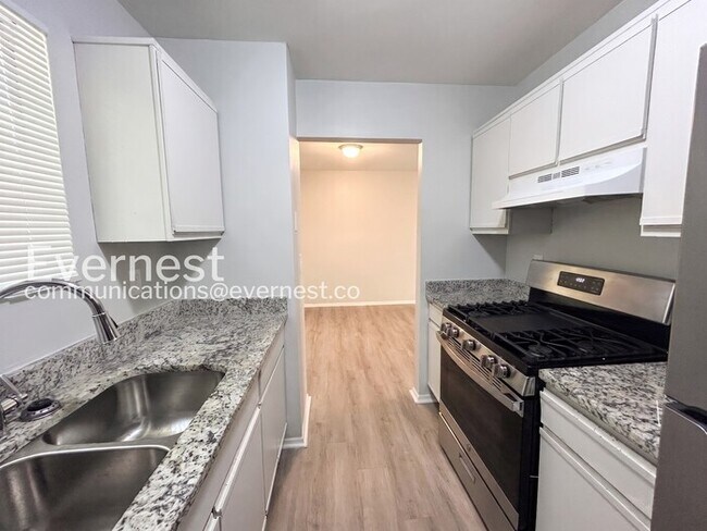 Foto del edificio - 5654 Bradley Cir