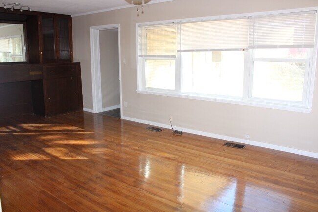 Foto del edificio - Nice three bedroom close to Hospital and C...