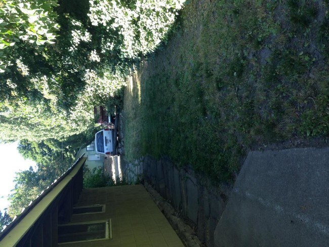 Building Photo - 412 E Spotswood St