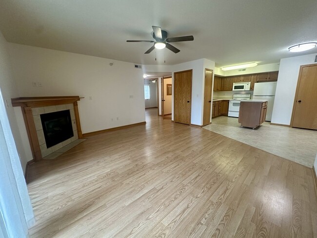 Building Photo - 640 Colton Cir NE