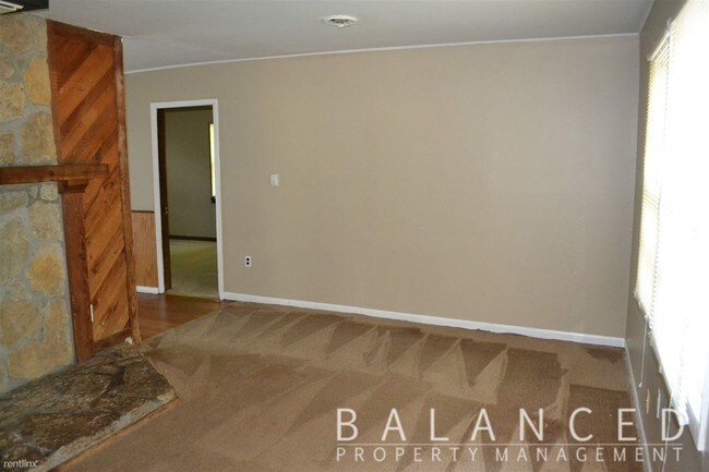 Building Photo - 3 br, 1 bath House - 3345 SE Girard St