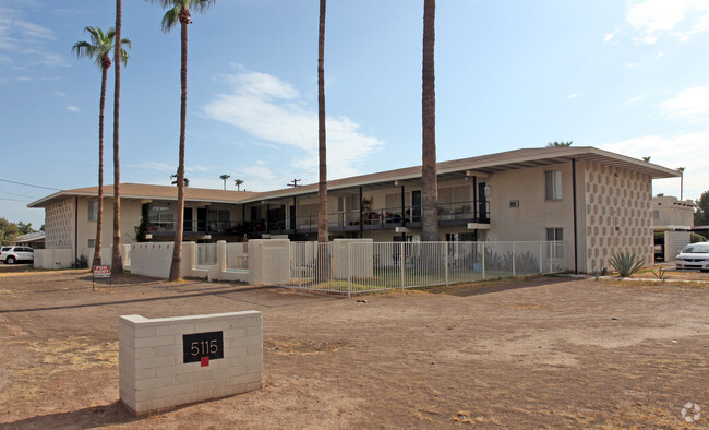 Building Photo - *End mgmt 05.01.2024* 12th Street Apartmen...