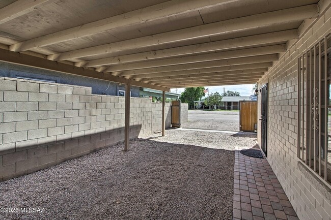 Building Photo - 2761 N Dodge Blvd