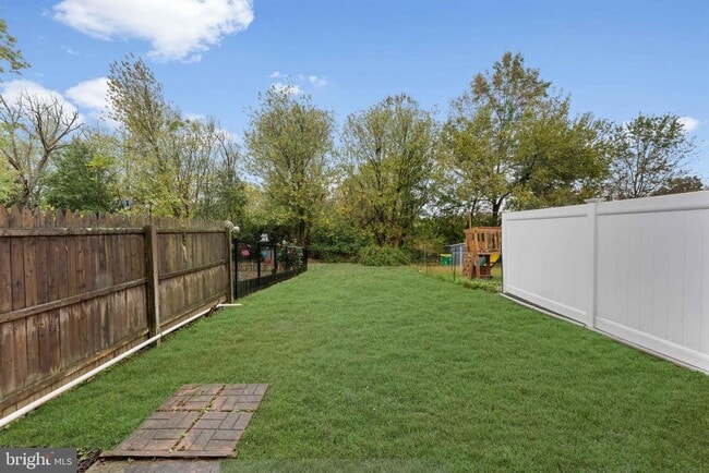 Building Photo - 143 Thomas Dr