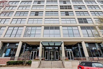 Building Photo - 900 N Kingsbury St