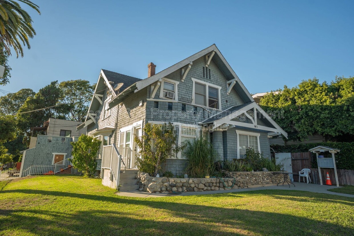 Primary Photo - 803 Magnolia Ave