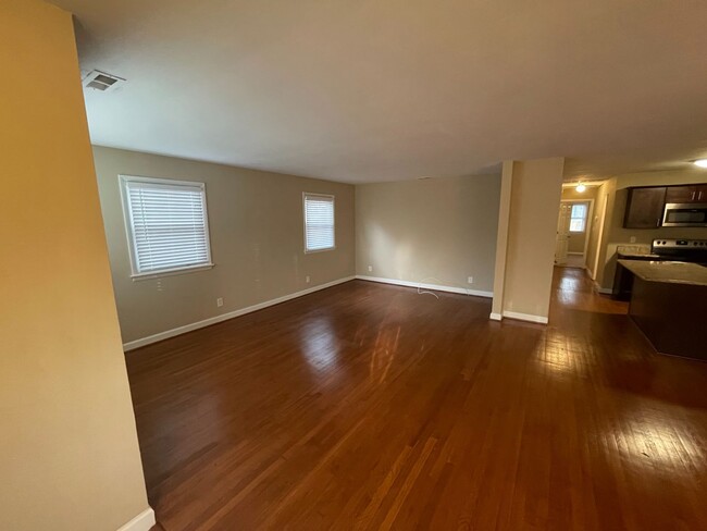 Building Photo - Great Ranch Home in Norfolk