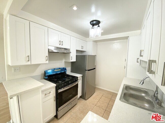 Foto del edificio - 7654 Fountain Ave