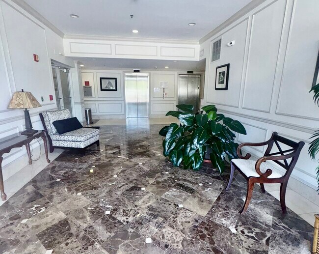 Foto del edificio - 2501 Douglas Rd