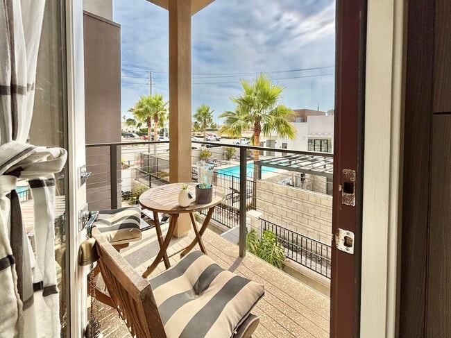 Building Photo - Coastal Living Elevated at Shoreline | 4 B...