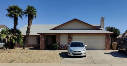 Building Photo - 8013 W Corrine Dr