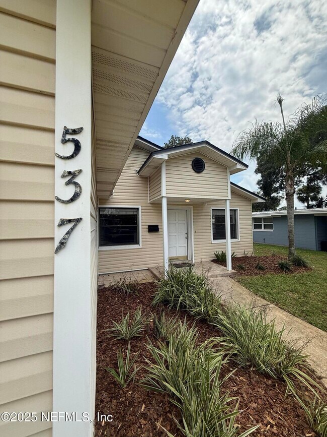 Foto del edificio - 537 Oleander St