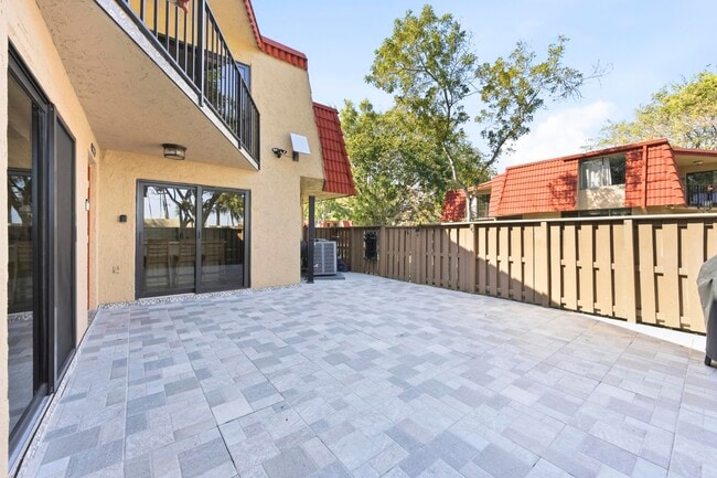 Foto del edificio - 8135 Severn Dr