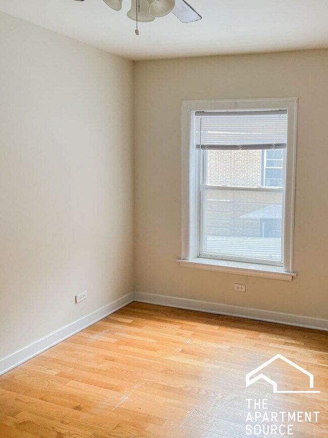 Foto del edificio - 3922 N Pine Grove Ave