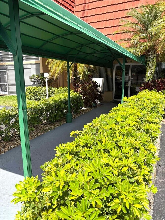Foto del edificio - 22615 SW 66th Ave